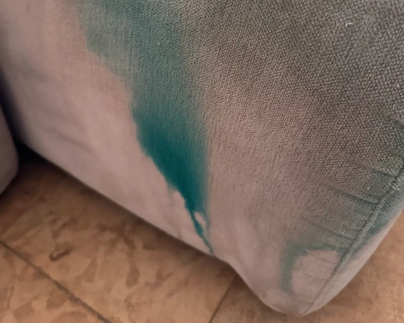 Antes de la limpieza de otros elementos de tapicería de Barcelona