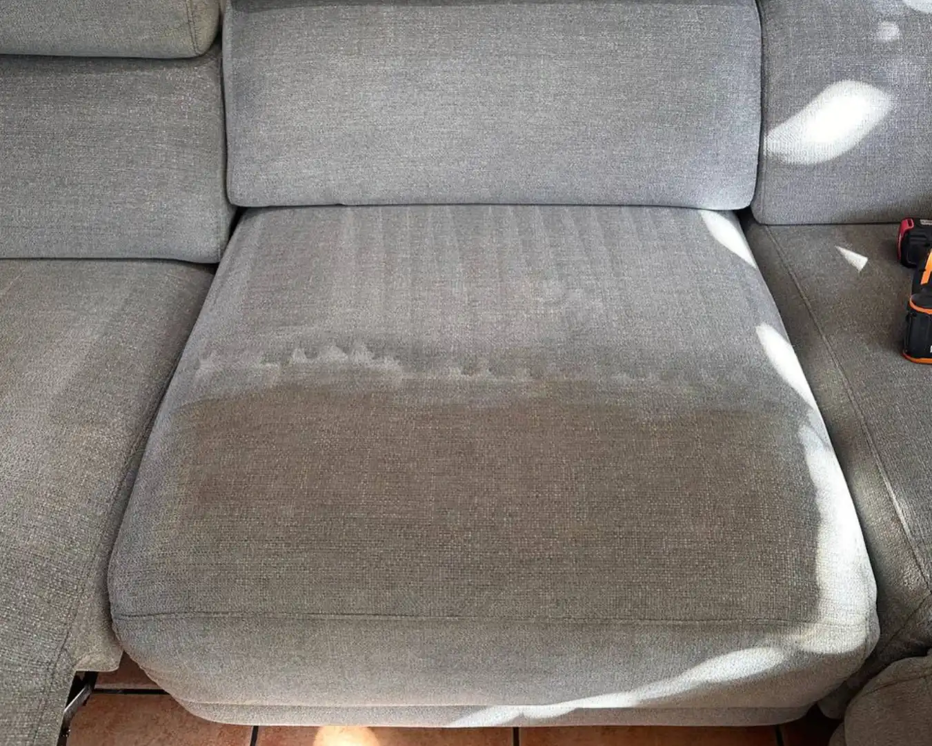 Antes de la limpieza de otros elementos de tapicería de Lleida