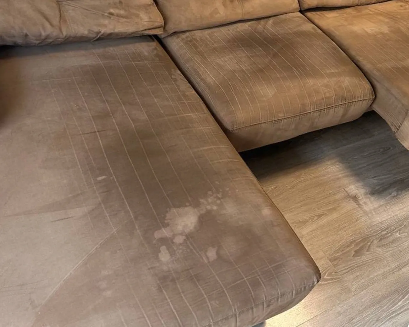 Antes de la limpieza de sofá de Tarragona