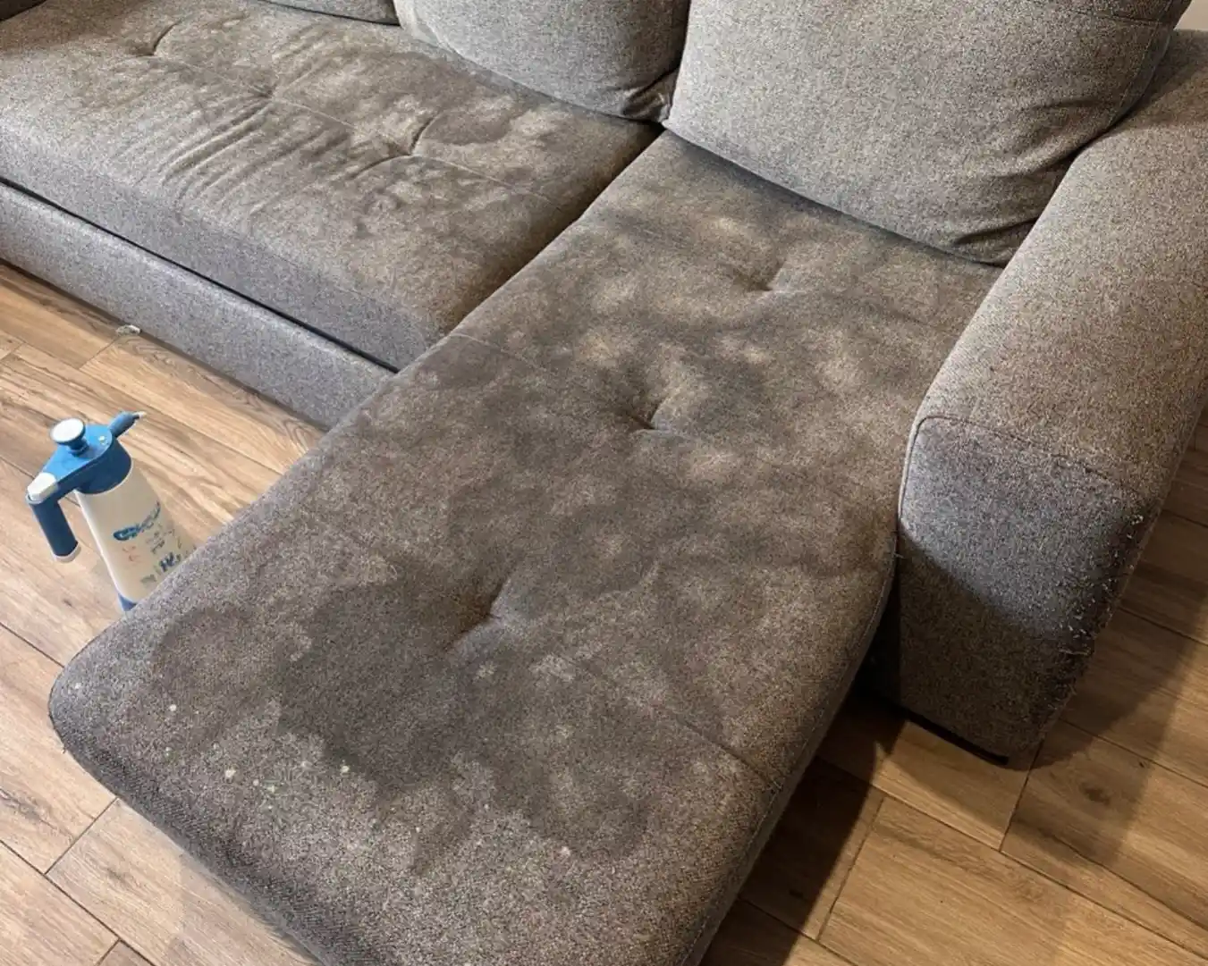 Antes de la limpieza de sofá de Tortosa y Amposta